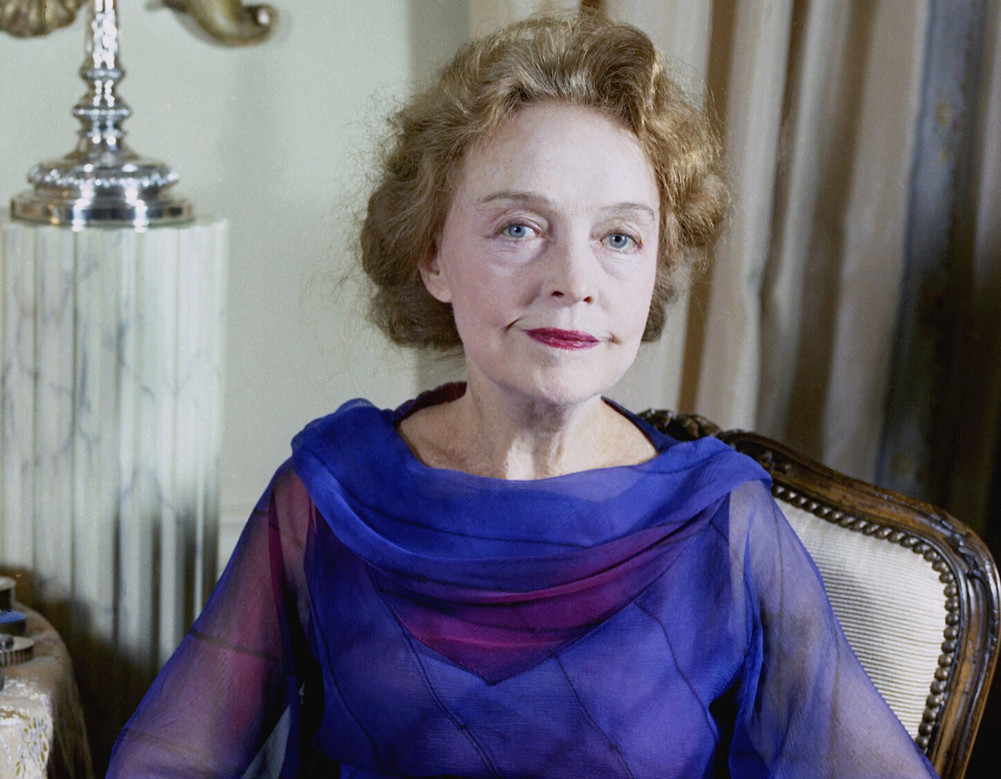 Lilian Gish in blue dress