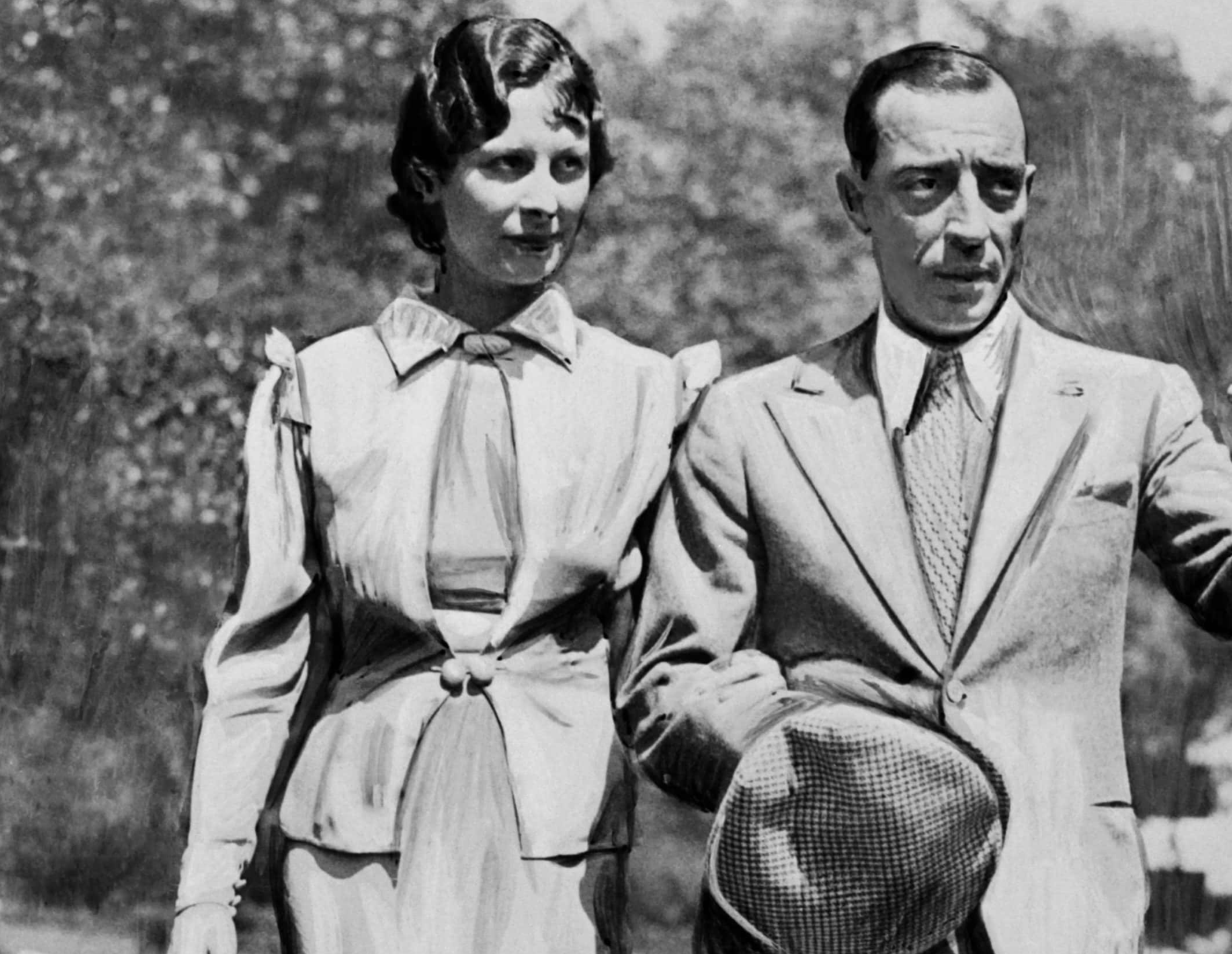 Buster Keaton (R) and his wife Mae Scriven walking in London
