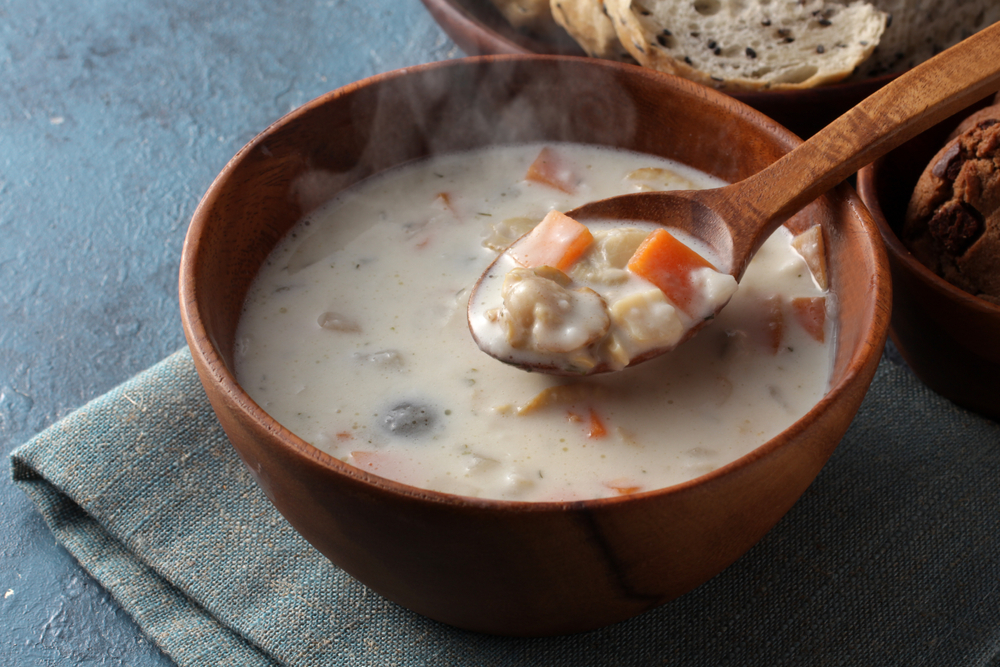 Steamy and warm clam chowder