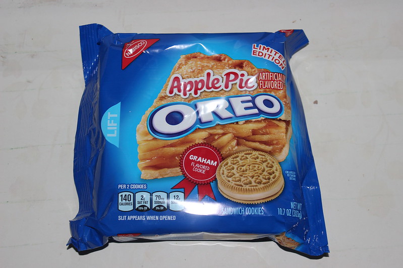 Close Up Photo of Apple Pie Oreos
