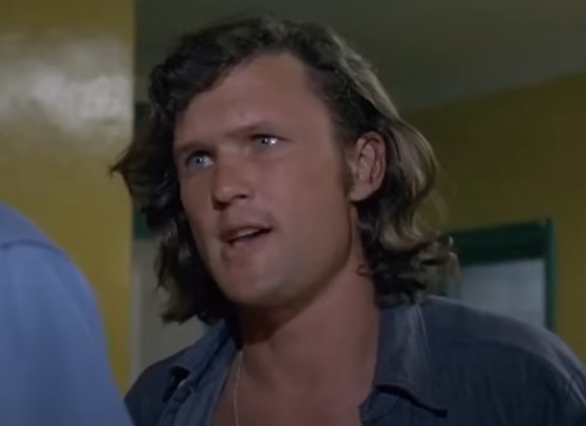 Screenshot of Kris Kristofferson looking at side from - Cisco Pike (1971)