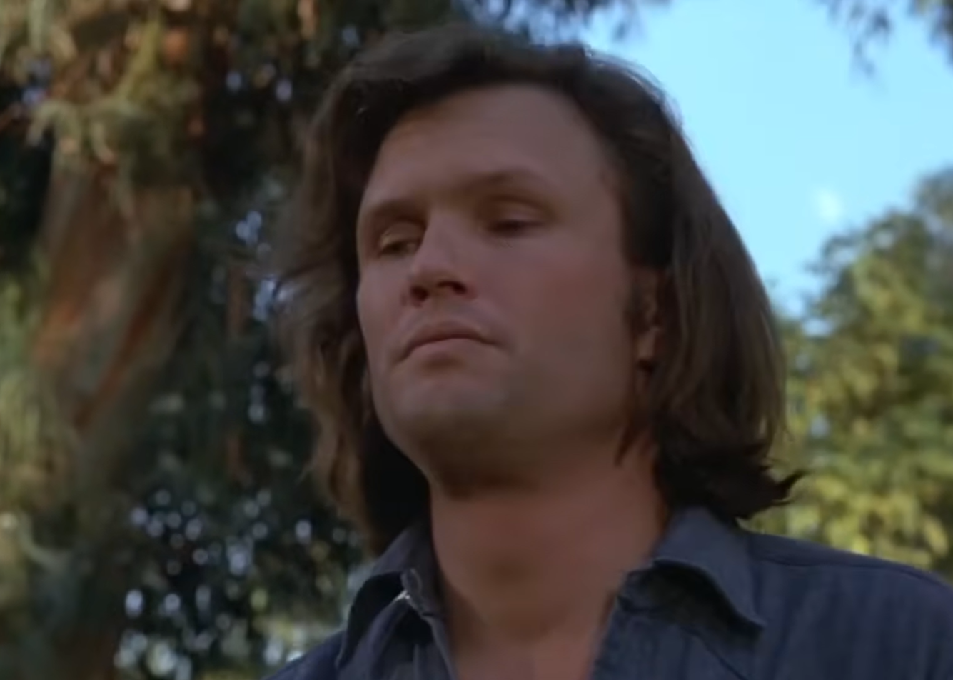 Screenshot of Kris Kristofferson looking at side from - Cisco Pike (1971)