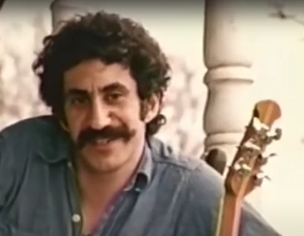 Screenshot from the American documentary television series Behind the Music: Jim Croce (1997-)