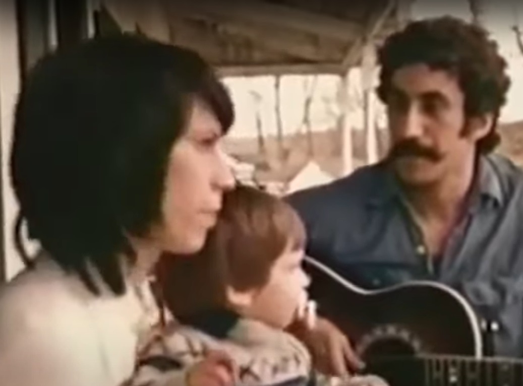 Screenshot from the American documentary television series Behind the Music: Jim Croce (1997-)