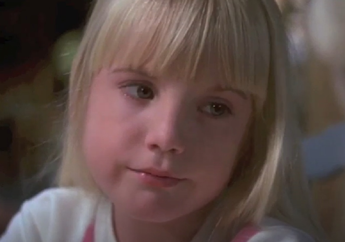 Screenshot of Heather O'Rourke looking at side from - Poltergeist (1982)
