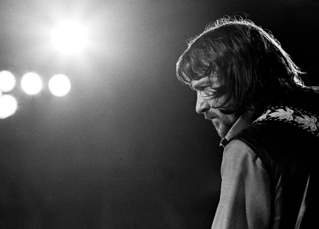 Waylon Jennings on stage