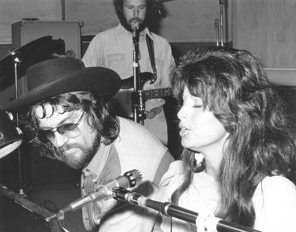 Photo of Jessi Colter and Waylon Jennings
