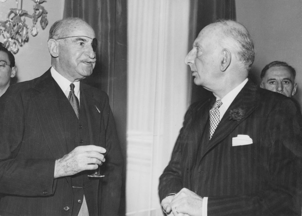 Adrian Carton de Wiart talking with Gerald Isaacs