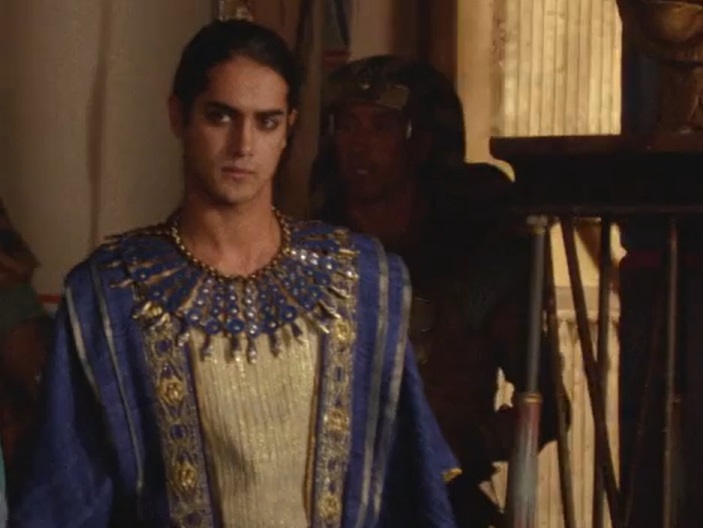 Screenshot from the Canadian-American miniseries Tut (2015)