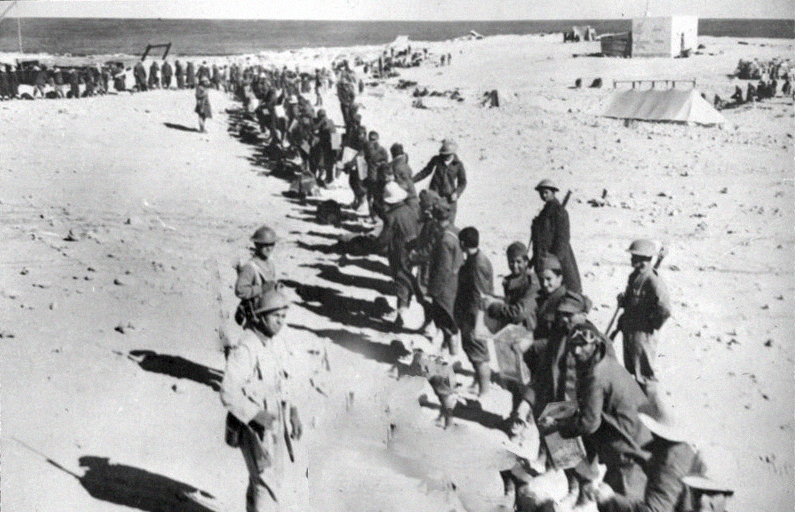 British Troops Guard Italian Prisoners In Libya