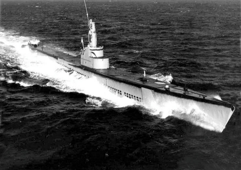 Uss Queenfish (Ss-393) Underway At Sea, In The 1950S