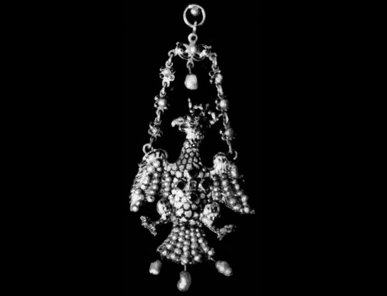Pendant - the Polish Eagle on a chain. Royal Casket. - 1600s