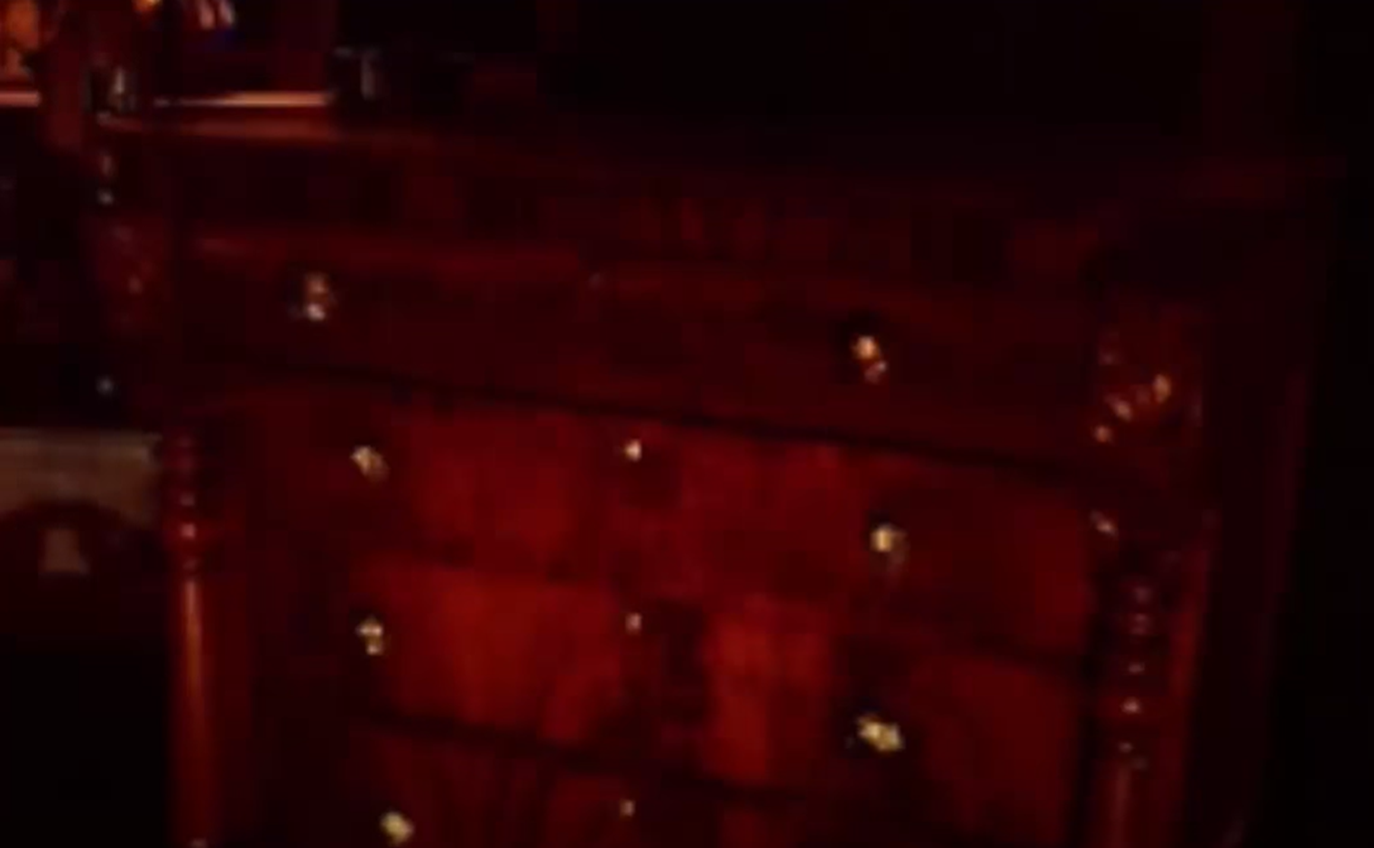 Screenshot from tv series - Deadly Possessions (2016)