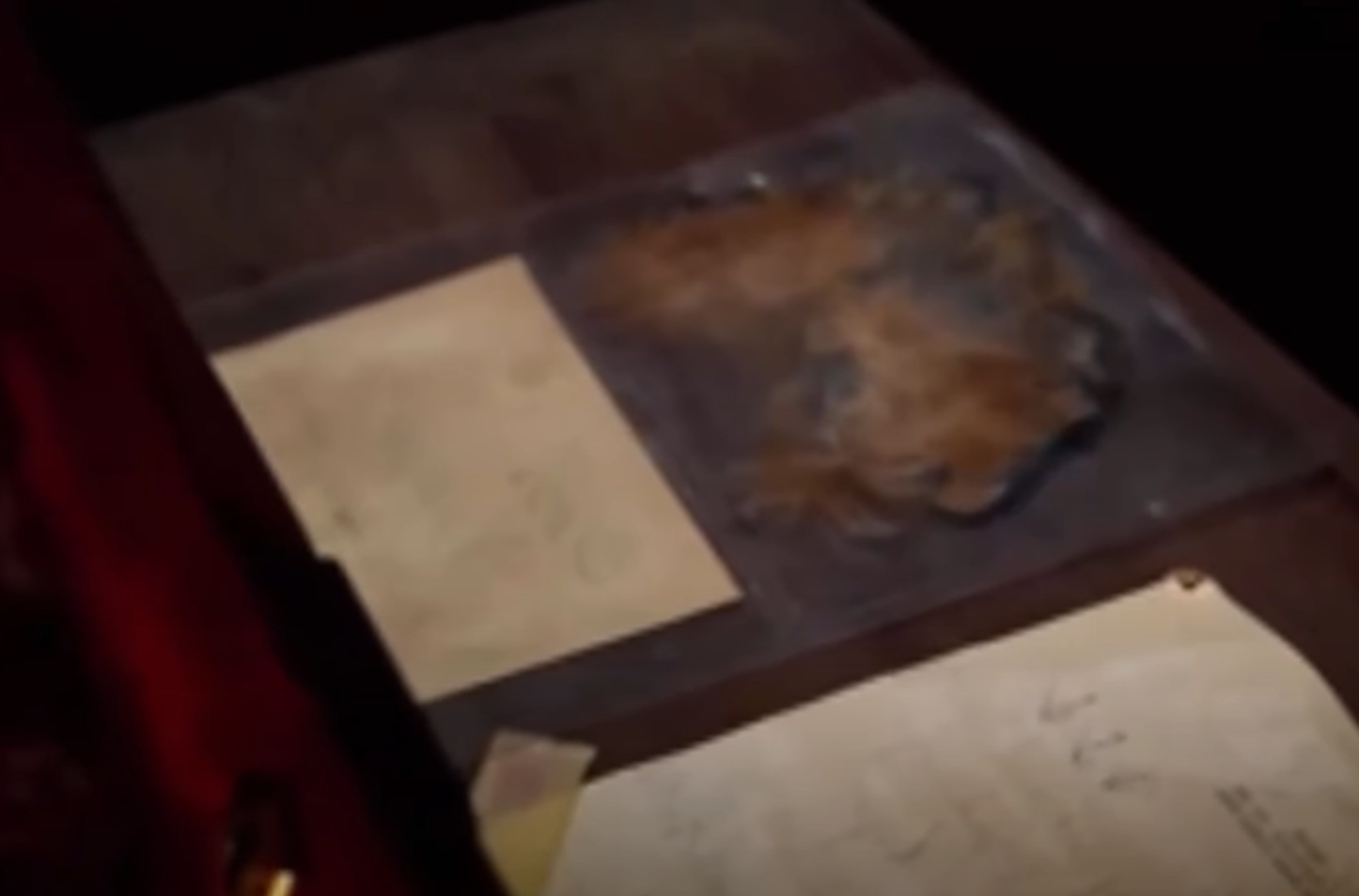 Screenshot from tv series - Deadly Possessions (2016)