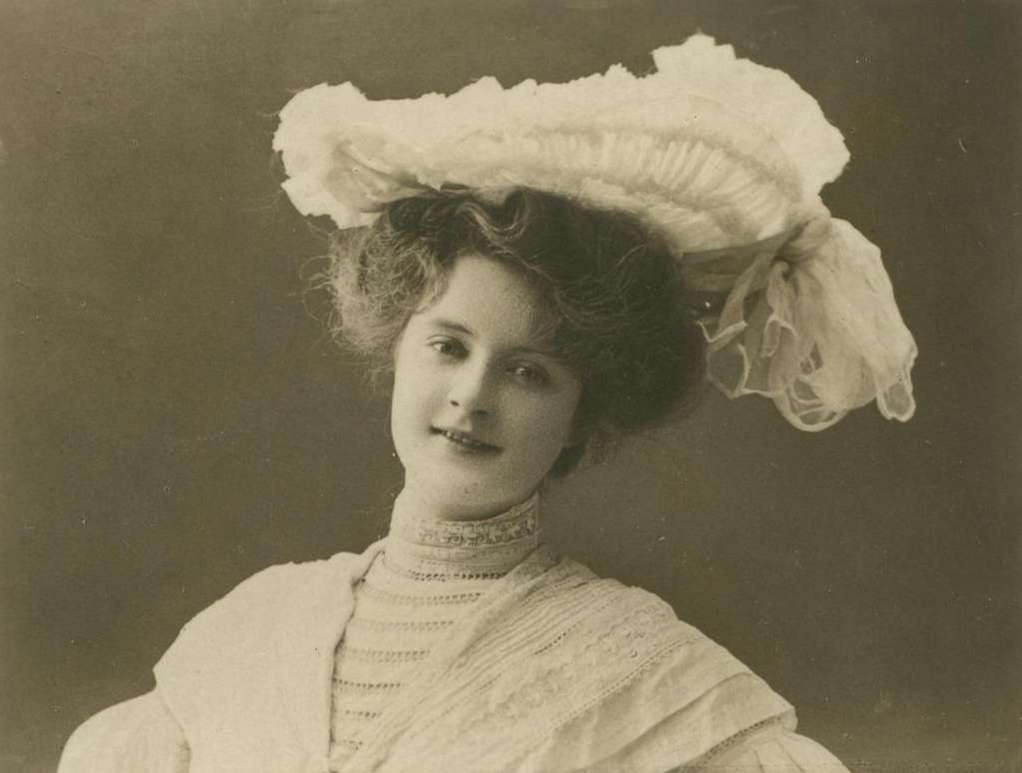 British postcard of Billie Burke - 1904