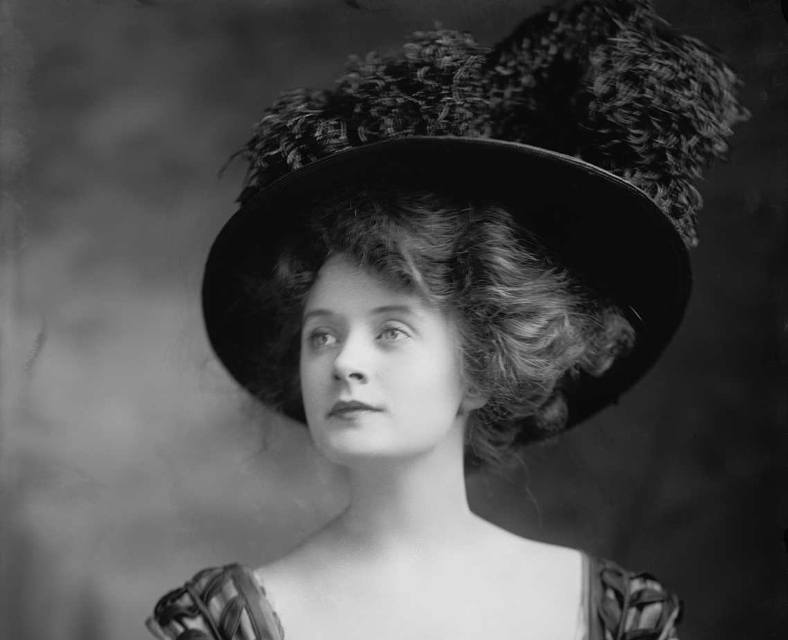 Billie Burke image  - between 1905 and 1945