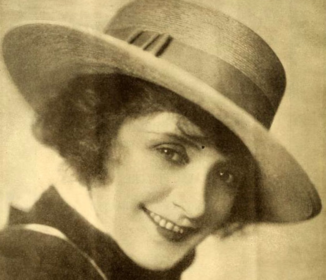 Public domain photograph of movie actress Billie Burke - 1916
