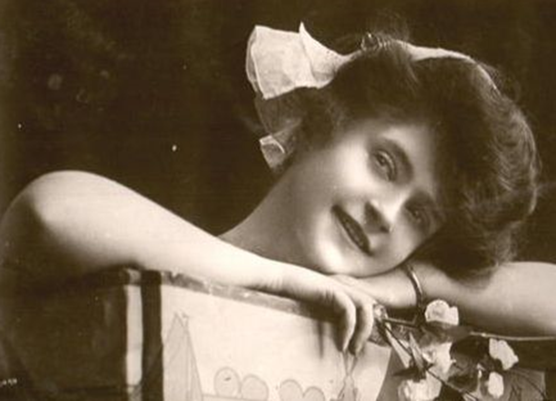 British postcard of Billie Burke - 1907