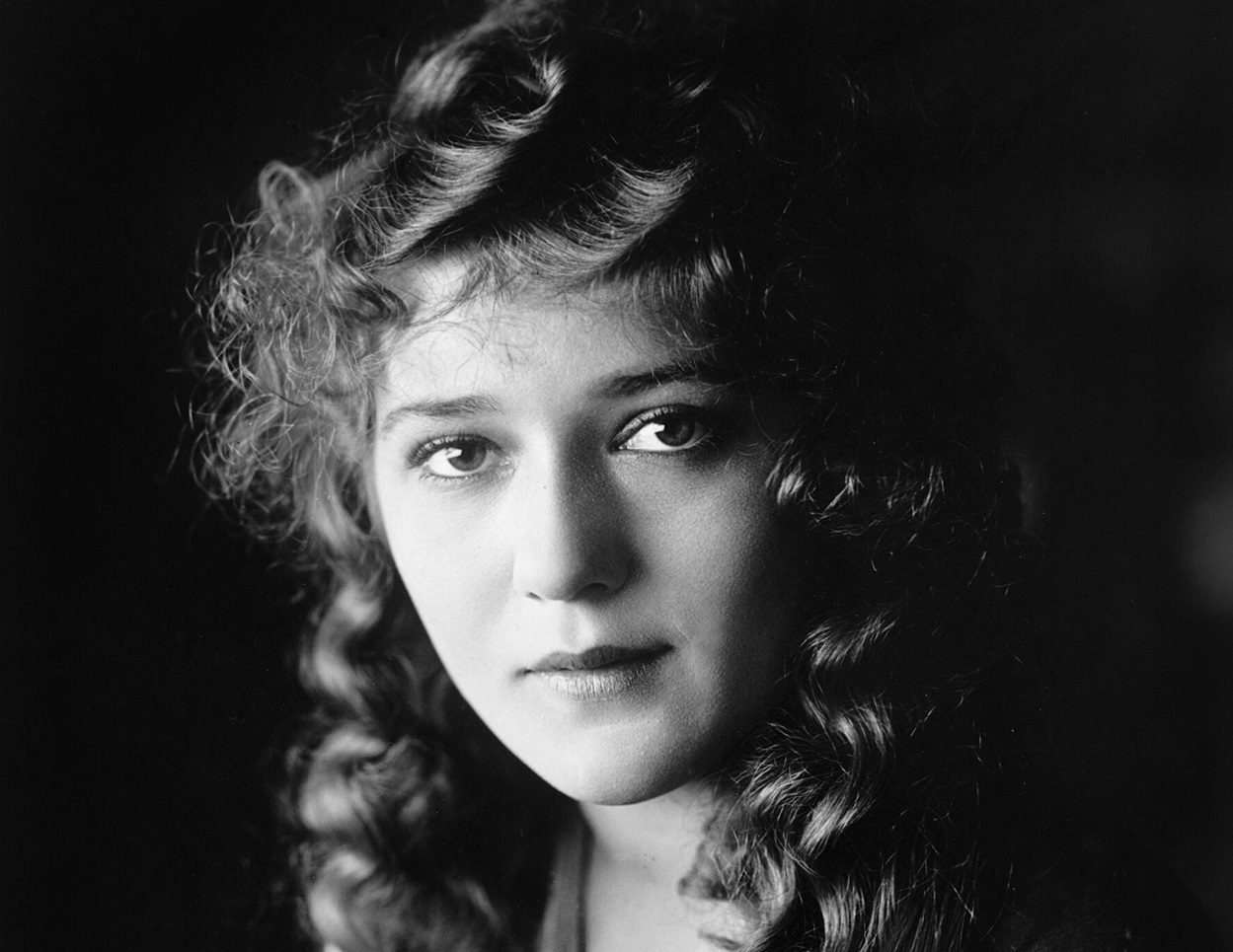 Mary Pickford, head-and-shoulders portrait, facing front - circa 1910