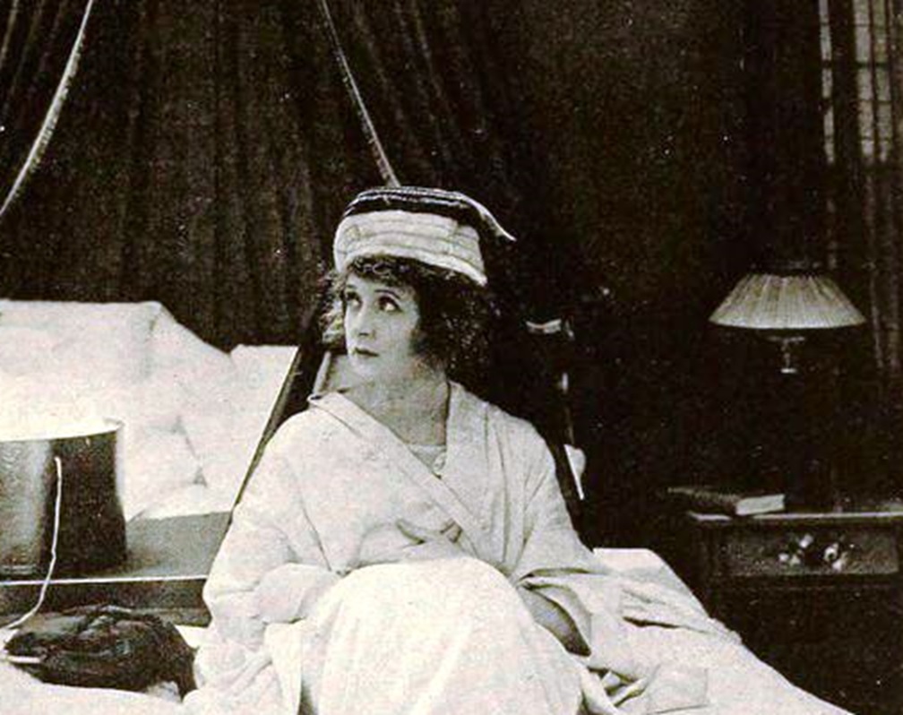 Still from the American film The Misleading Widow with Madelyn Clare and Billie Burke - 1919