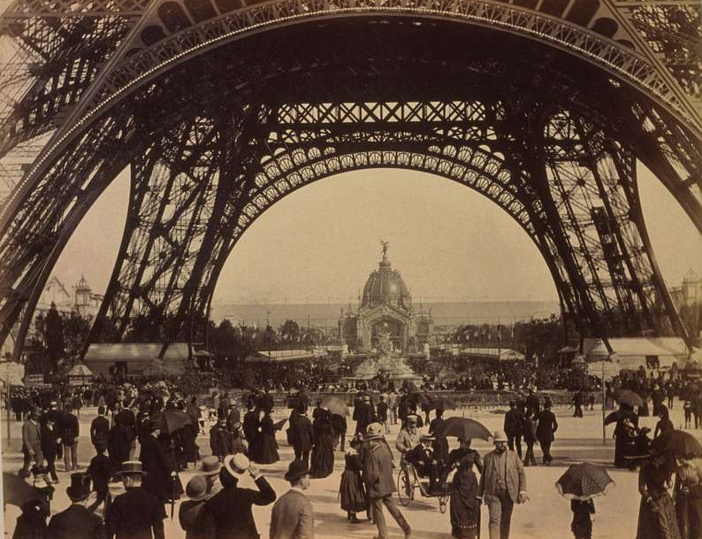 Eifel tower in 1900s