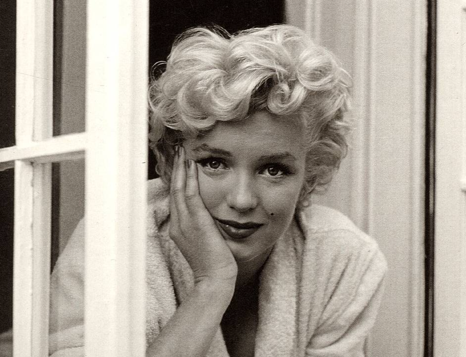 Marilyn Monroe in her home