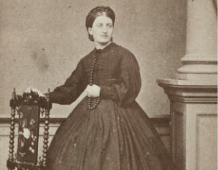 Graham Crackers on a plate.