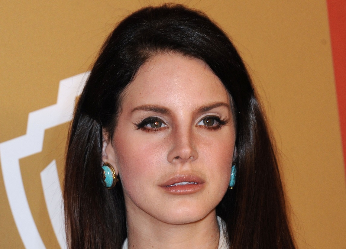 Lana Del Rey arrives to the WB/In Style Golden Globe Party