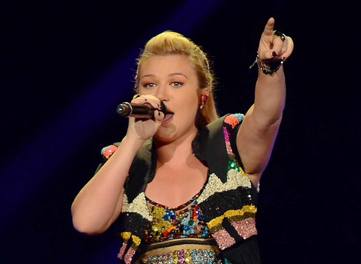 Kelly Clarkson performing at Jiffy Lube Live on August 23, 2012