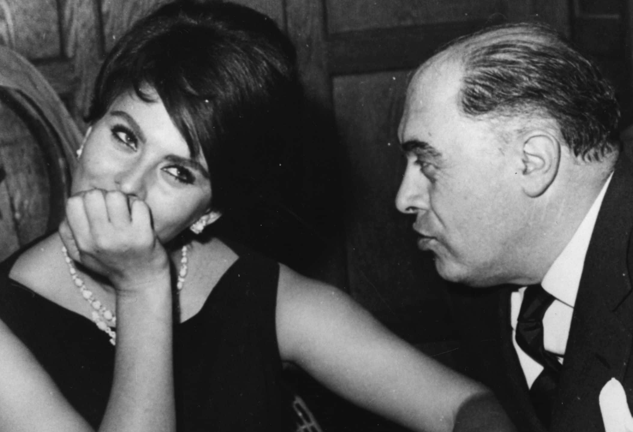 talian film actress Sophia Loren in a restaurant in France