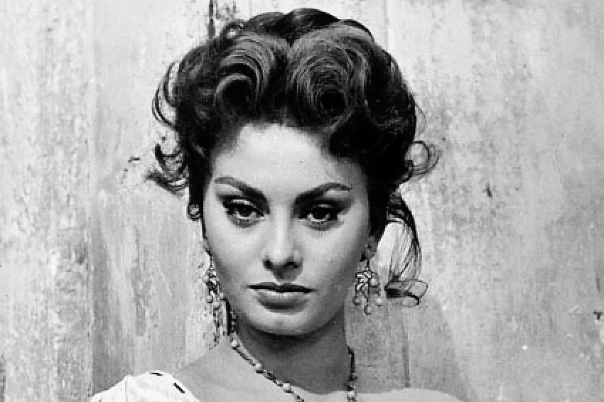 Publicity photo of Sophia Loren