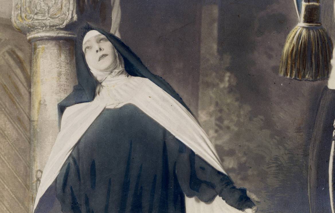 Sarah Bernhardt in La Vierge