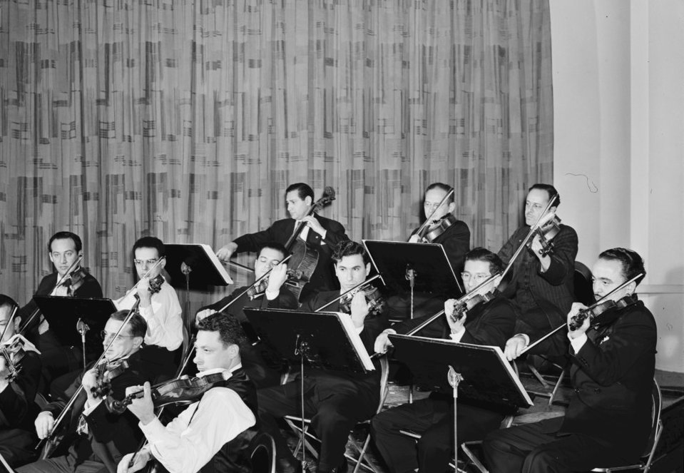 Glenn Miller Orchestra performing