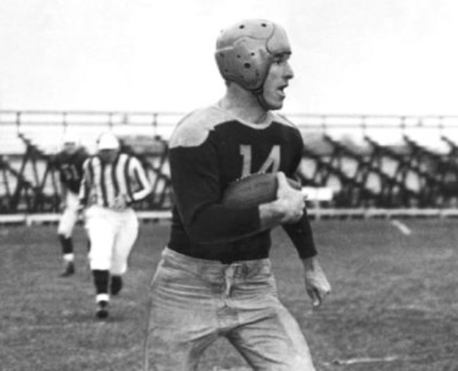 Don Hutson during a match