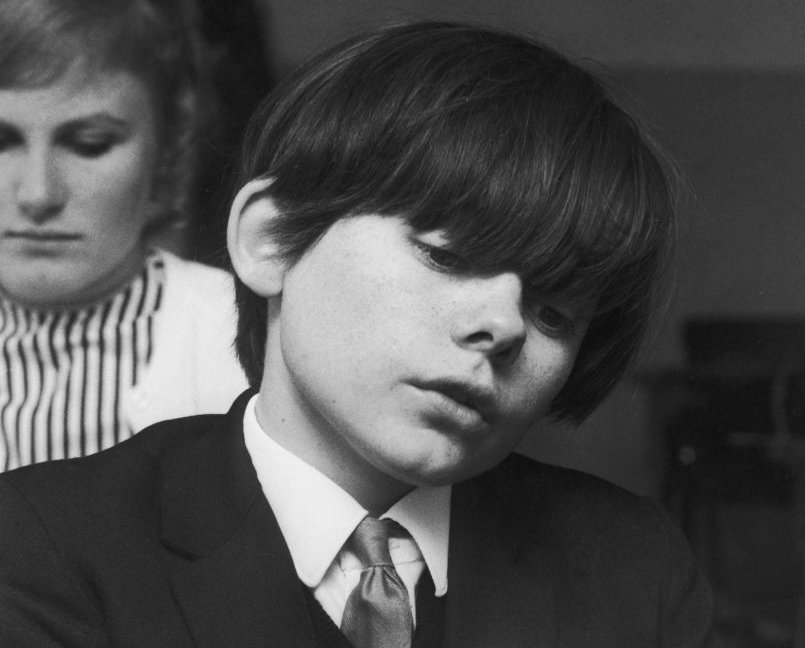 English child actor Jack Wild (1952 - 2006) attends a drawing class