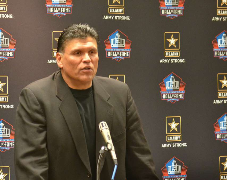 NFL hall of famer Anthony Munoz talks to the youth