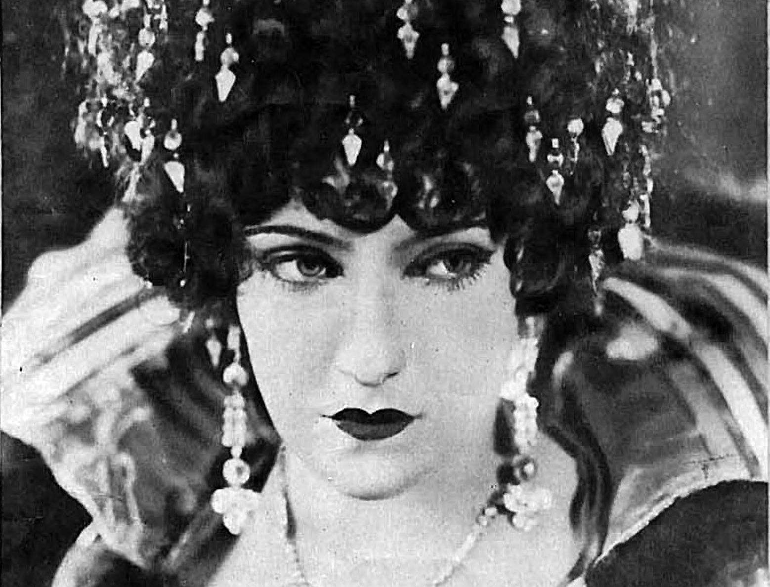 Gloria Swanson - Screenland October 1923