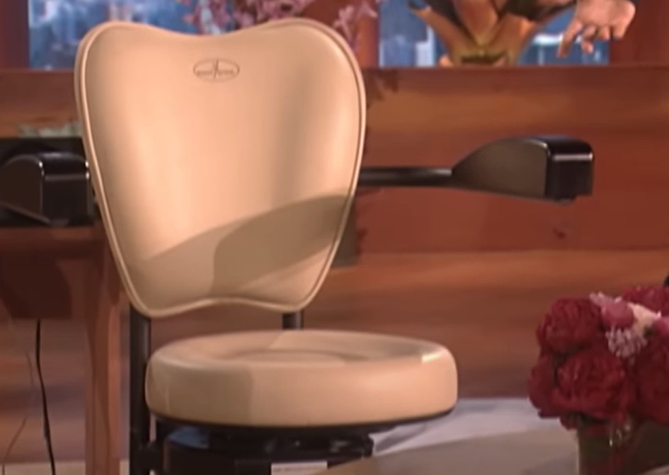 Screenshot from the talk show The Ellen DeGeneres Show (2003-2022)