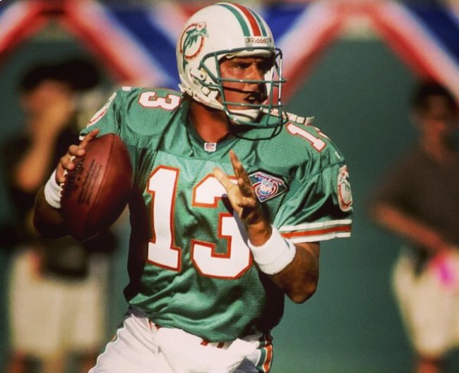 Photo of Dan Marino during a game
