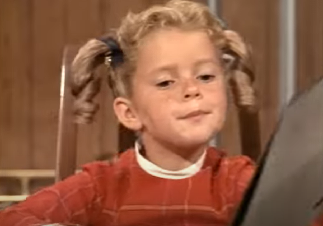 Screenshot of Anissa Jones (Buffy Davis) from - Family Affair (1966-71)