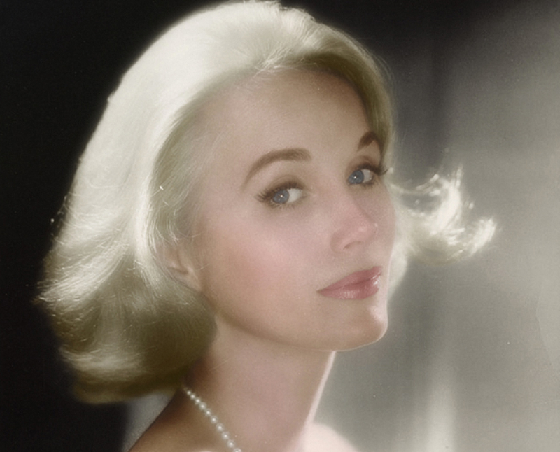 Eva Marie Saint wearing pearls