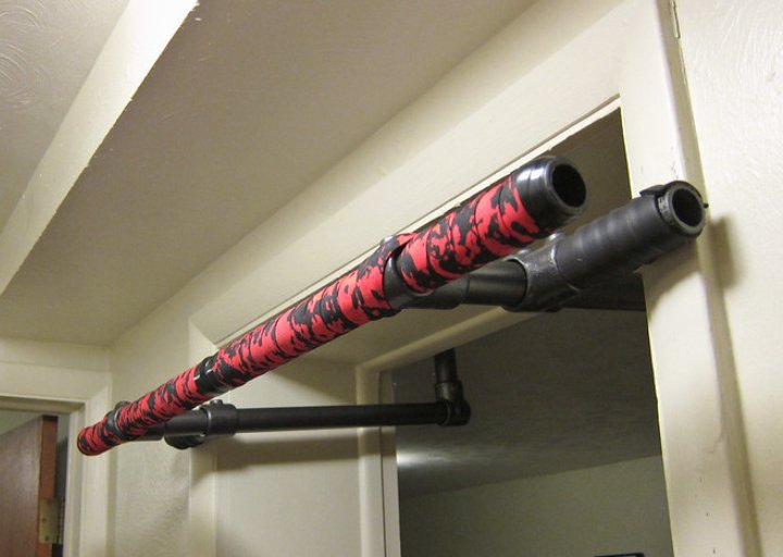 Black Doorway Pull-Up Bar