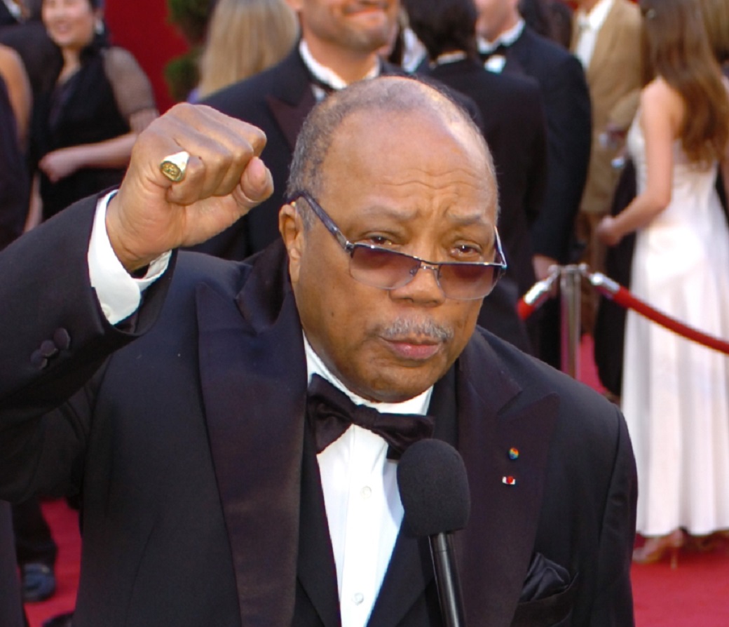 Quincy Jones supports the troops on the red carpet at the 82nd Academy Awards - 2010