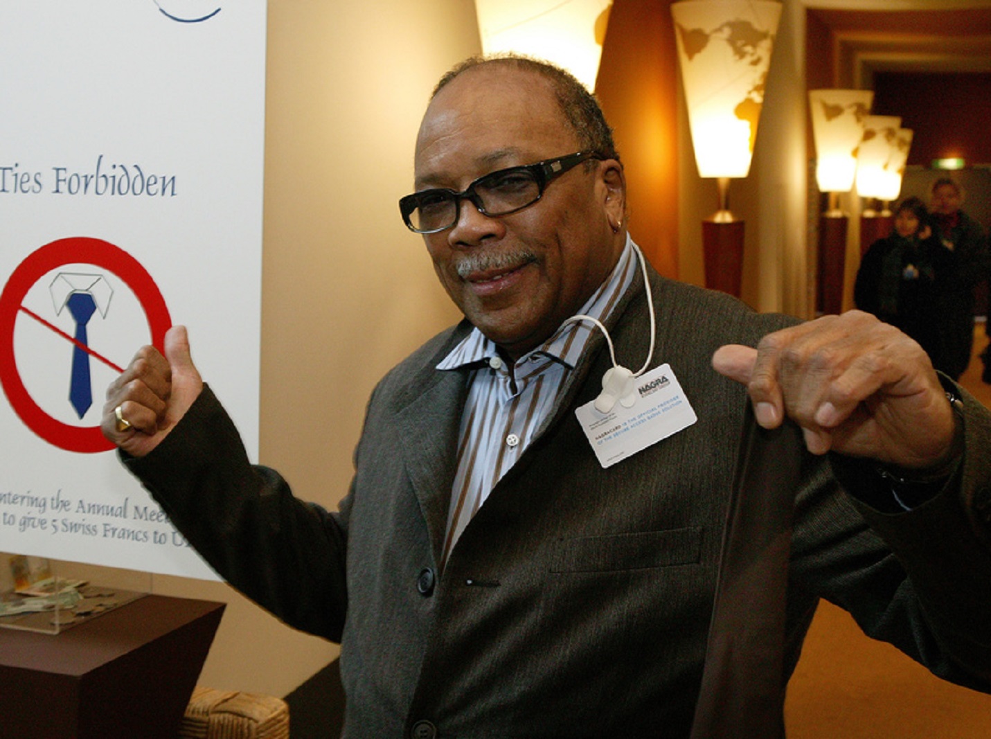 Quincy Jones at the entrance of the Davos Congress Center - 2004