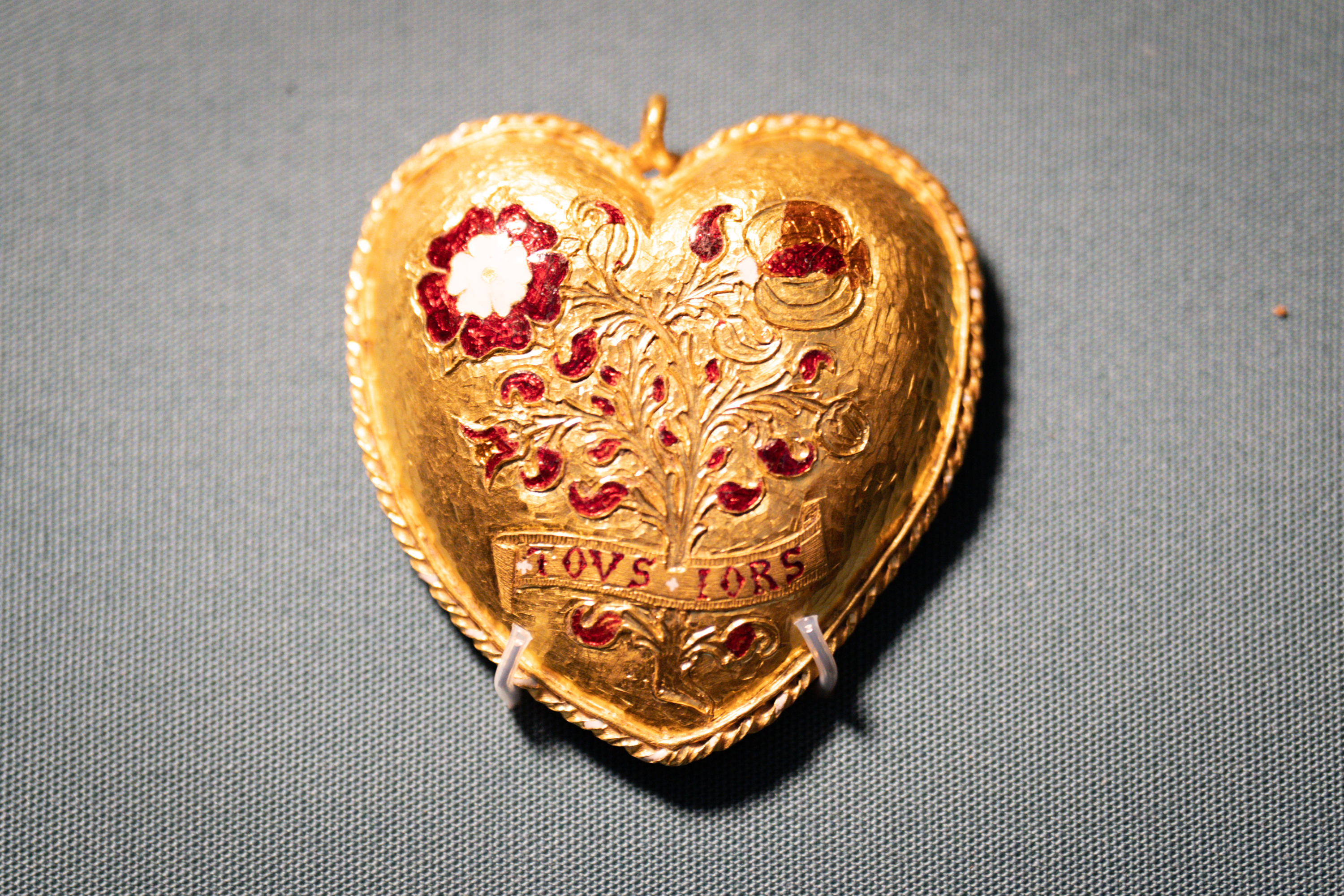 Tudor jewel, a chain with a pendant, associated with Henry VIII and his first wife, Katherine of Ara-gon