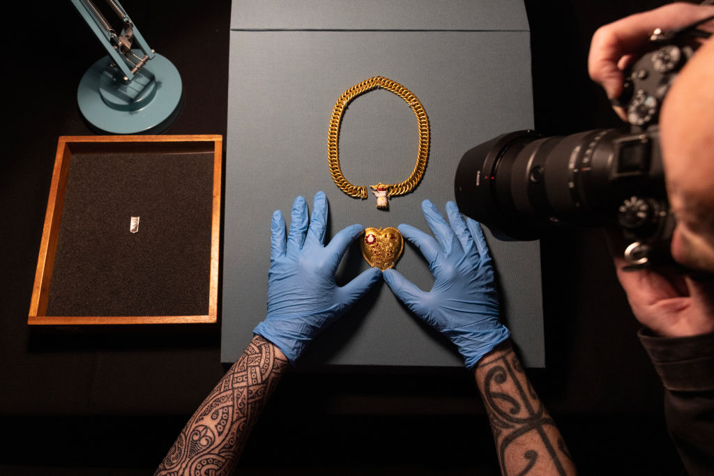 Tudor jewel, a chain with a pendant, associated with Henry VIII and his first wife, Katherine of Aragon