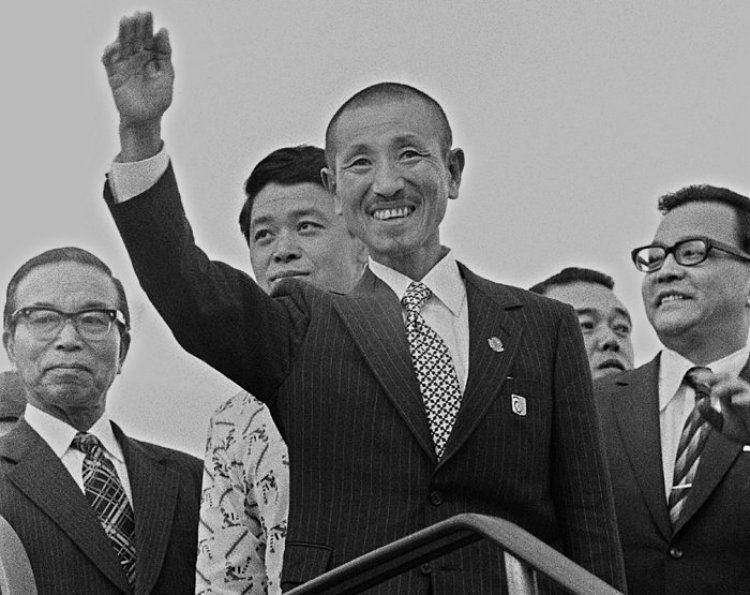 Former Japanese imperial army soldier Hiroo Onoda waving