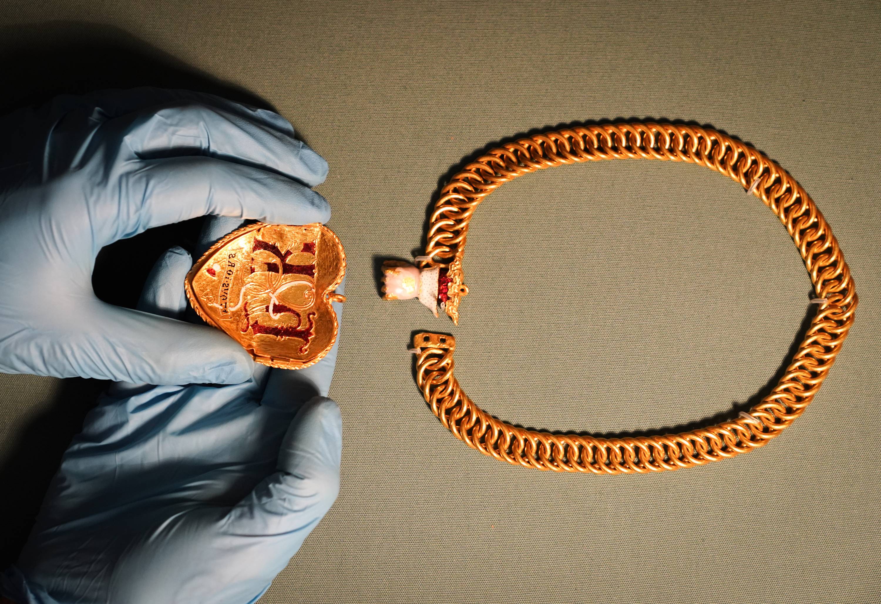 Tudor jewel, a chain with a pendant, associated with Henry VIII and his first wife, Katherine of Aragon