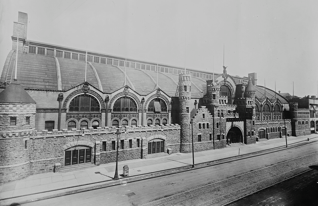 Exterior of the third Chicago Coliseum
