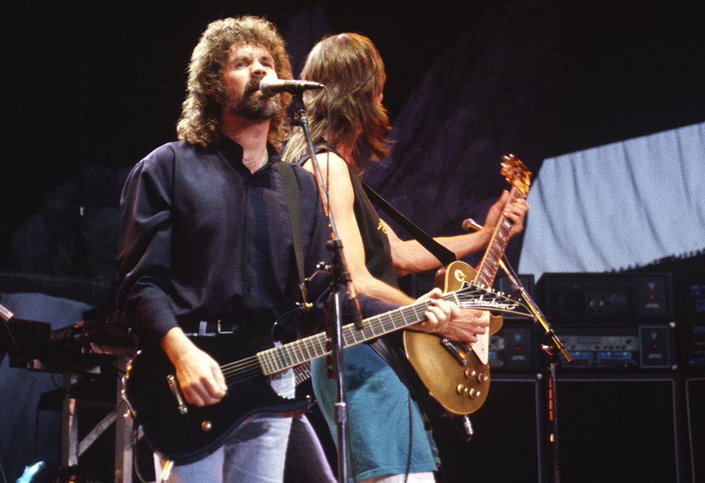 Brad Delp (L) and Tom Scholz of Boston performing